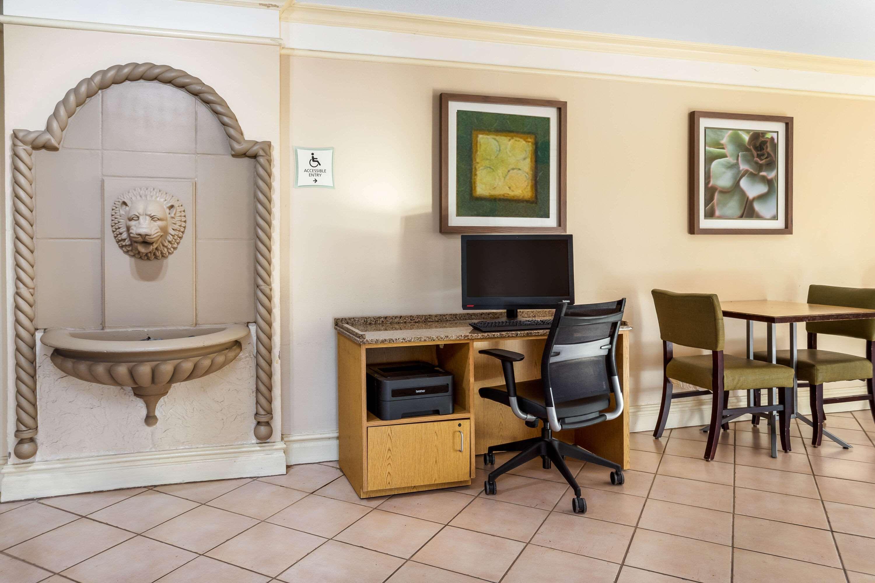 La Quinta Inn Tampa Airport Stadium Westshore Экстерьер фото