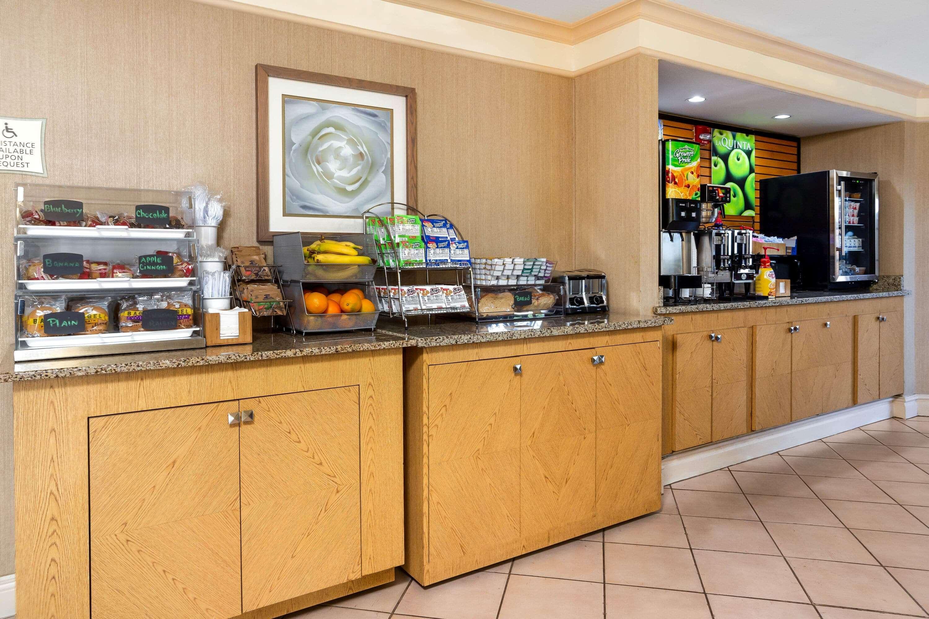 La Quinta Inn Tampa Airport Stadium Westshore Экстерьер фото