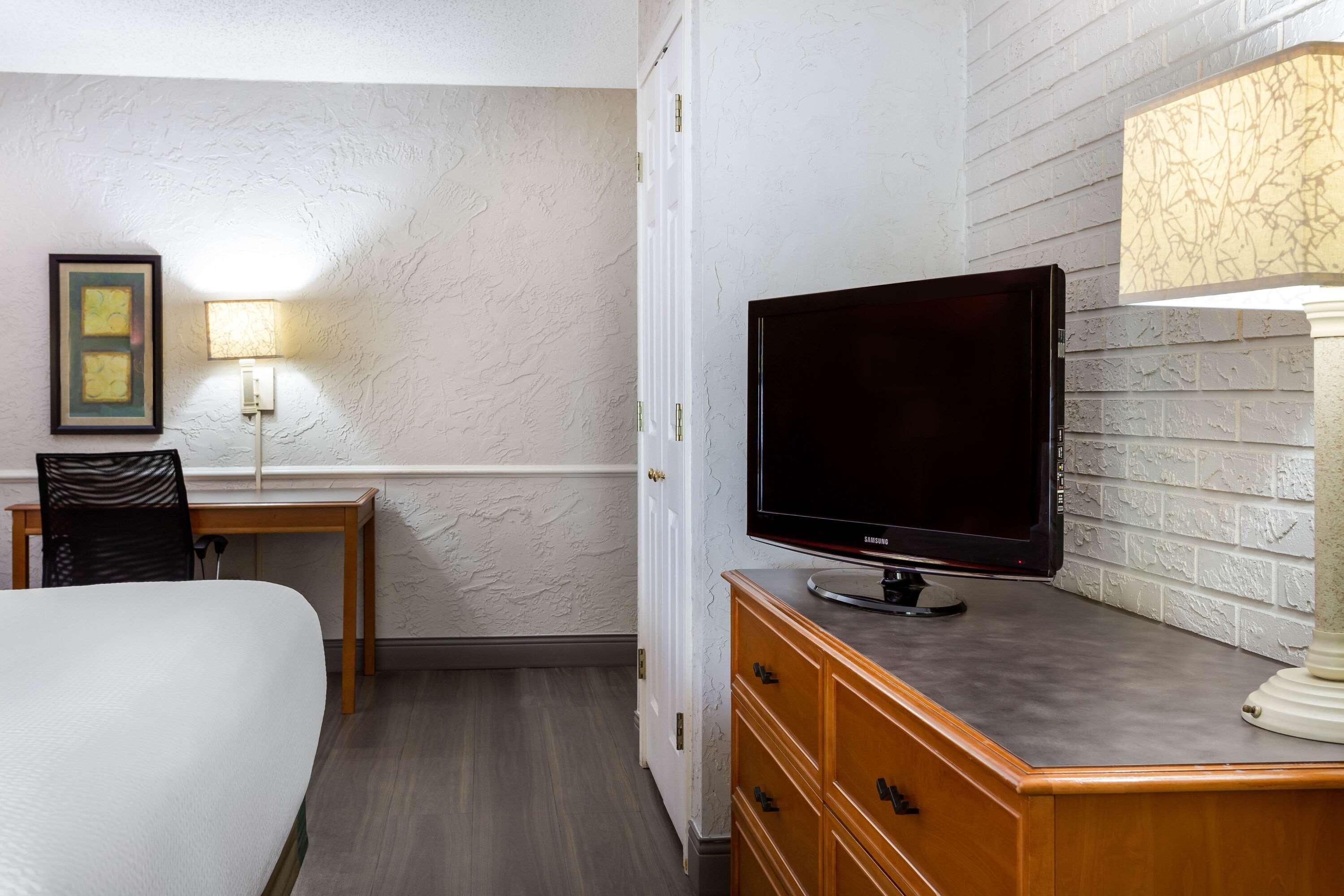 La Quinta Inn Tampa Airport Stadium Westshore Экстерьер фото