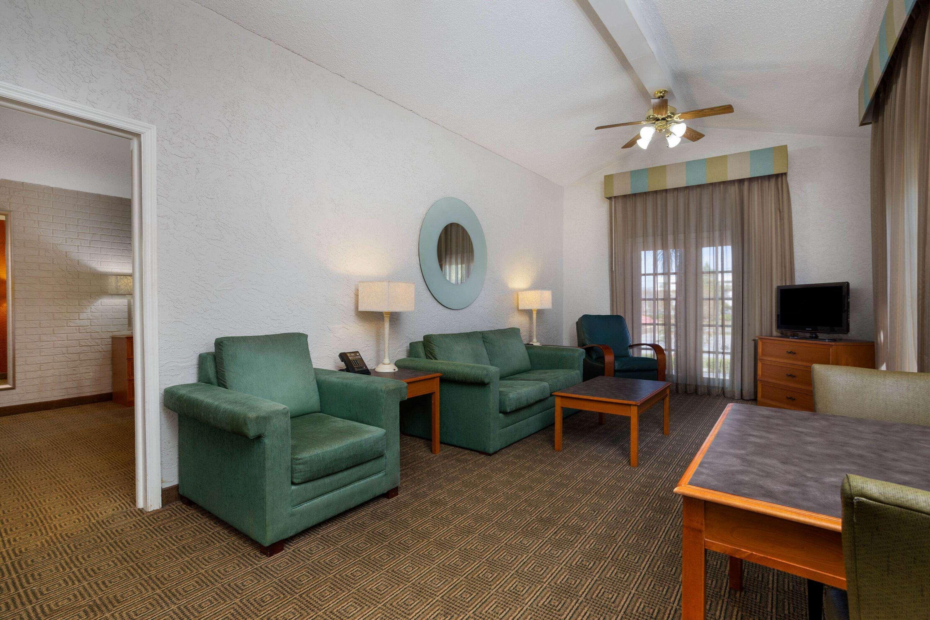 La Quinta Inn Tampa Airport Stadium Westshore Экстерьер фото