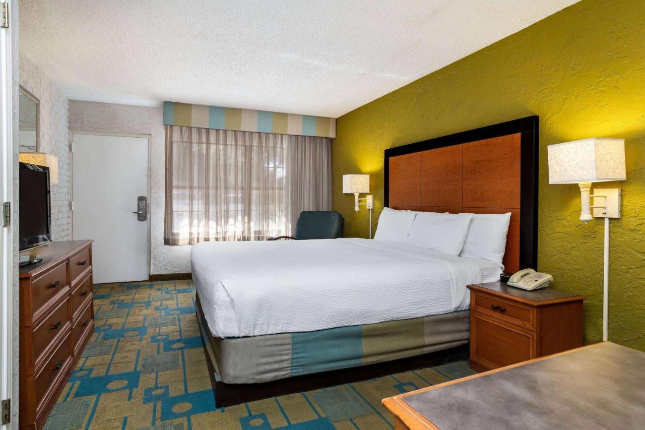 La Quinta Inn Tampa Airport Stadium Westshore Экстерьер фото