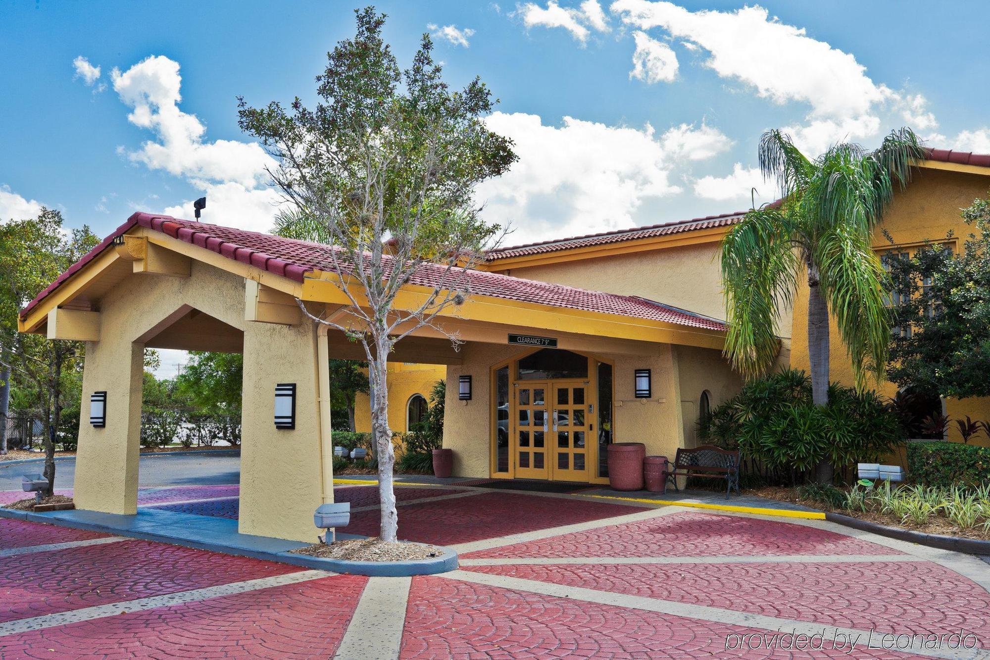 La Quinta Inn Tampa Airport Stadium Westshore Экстерьер фото